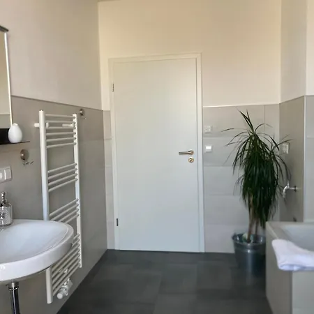 Ferienwohung Zur Flatterulme 2 Апартаменты *